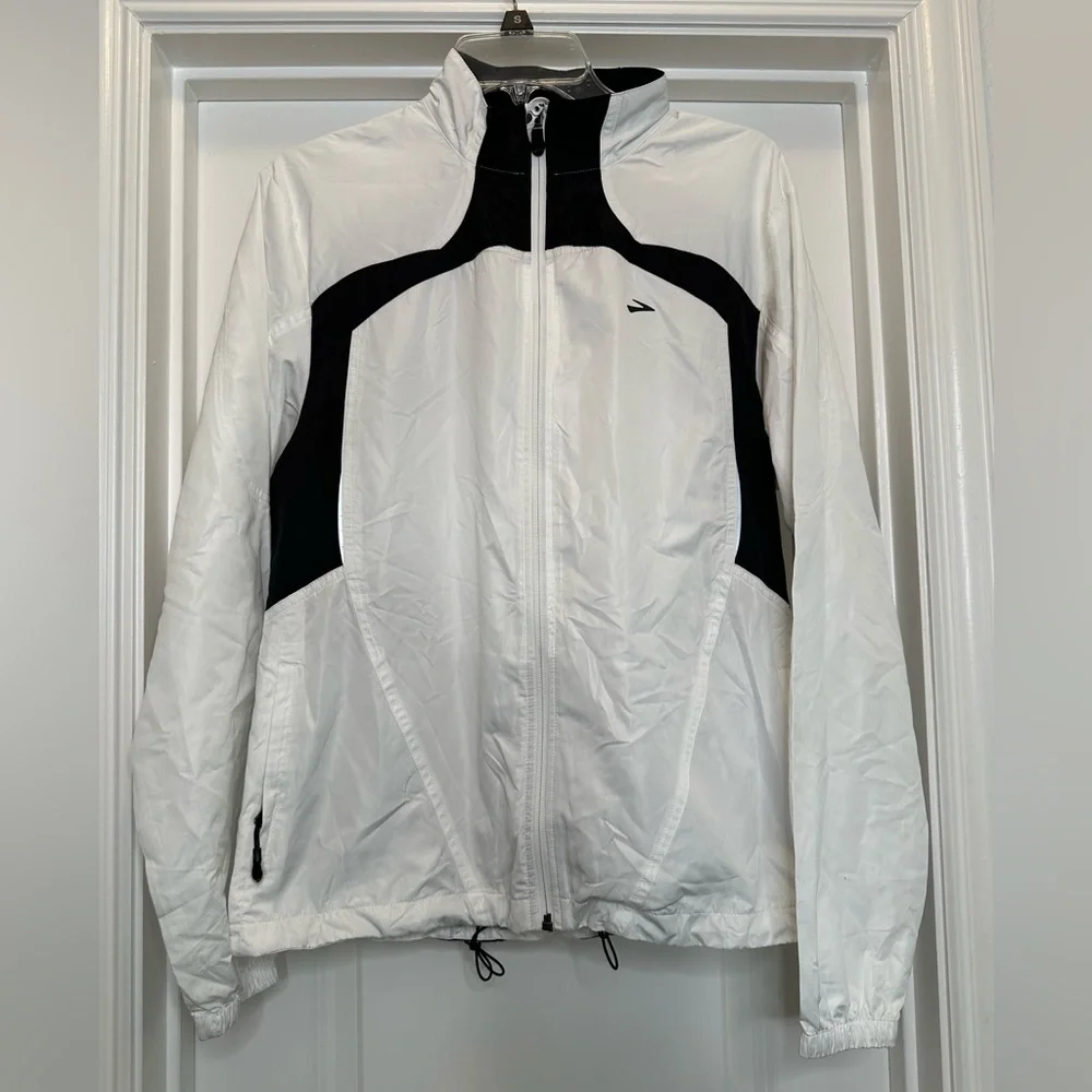 Brooks Windbreaker Athletic Jacket Full zip colors black and white Sz large